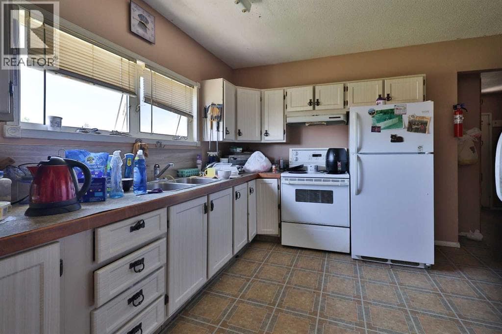 218 3A Street — photo 3
