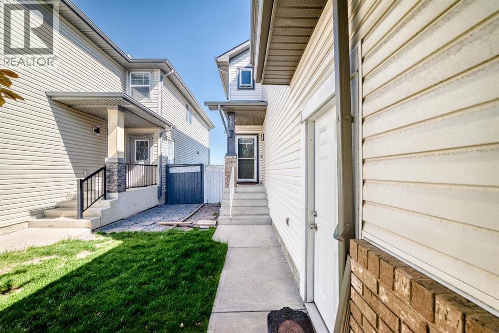 277 Saddlecrest Way NE — photo 2