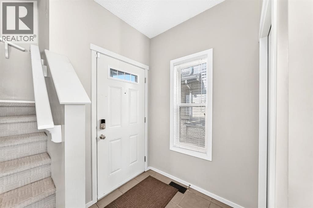 277 Saddlecrest Way NE — photo 3