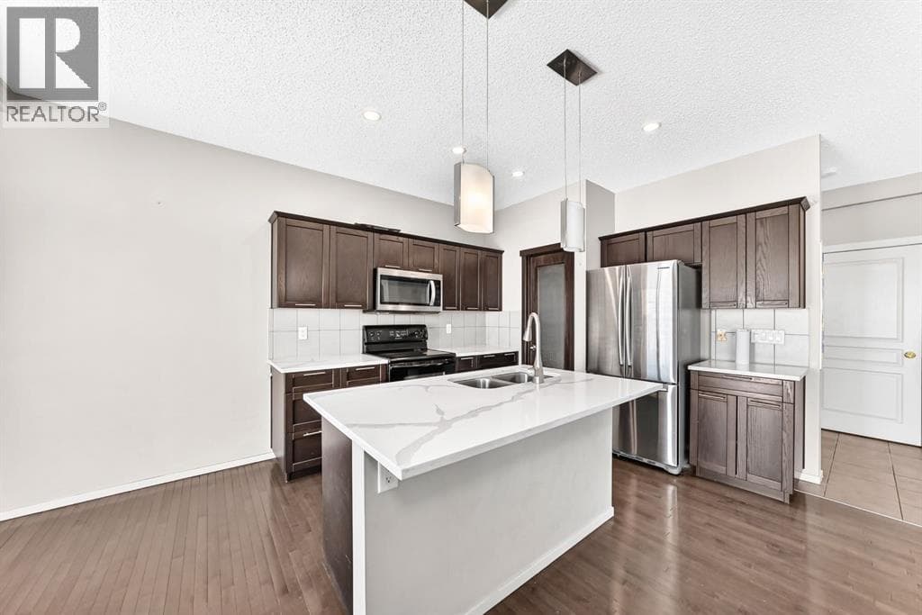 277 Saddlecrest Way NE — photo 4