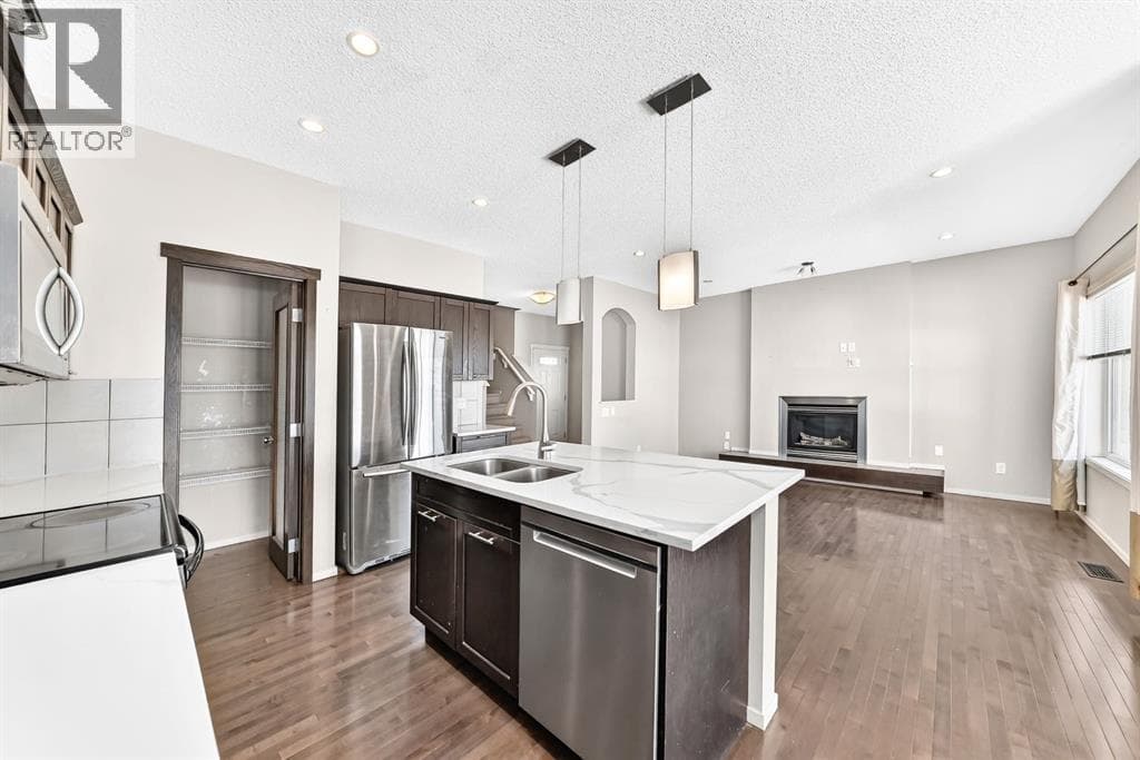277 Saddlecrest Way NE — photo 5