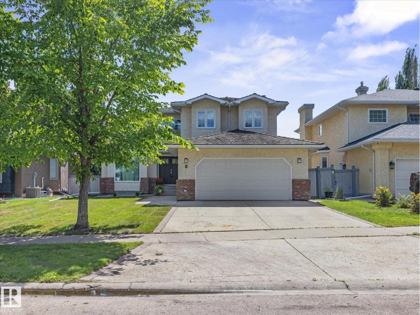 8 LEONARD DR