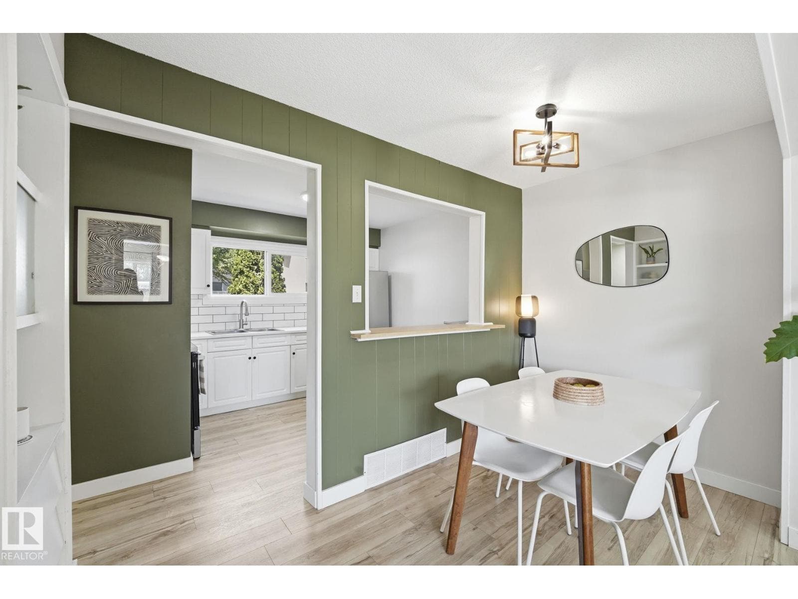 10622 51 AV NW