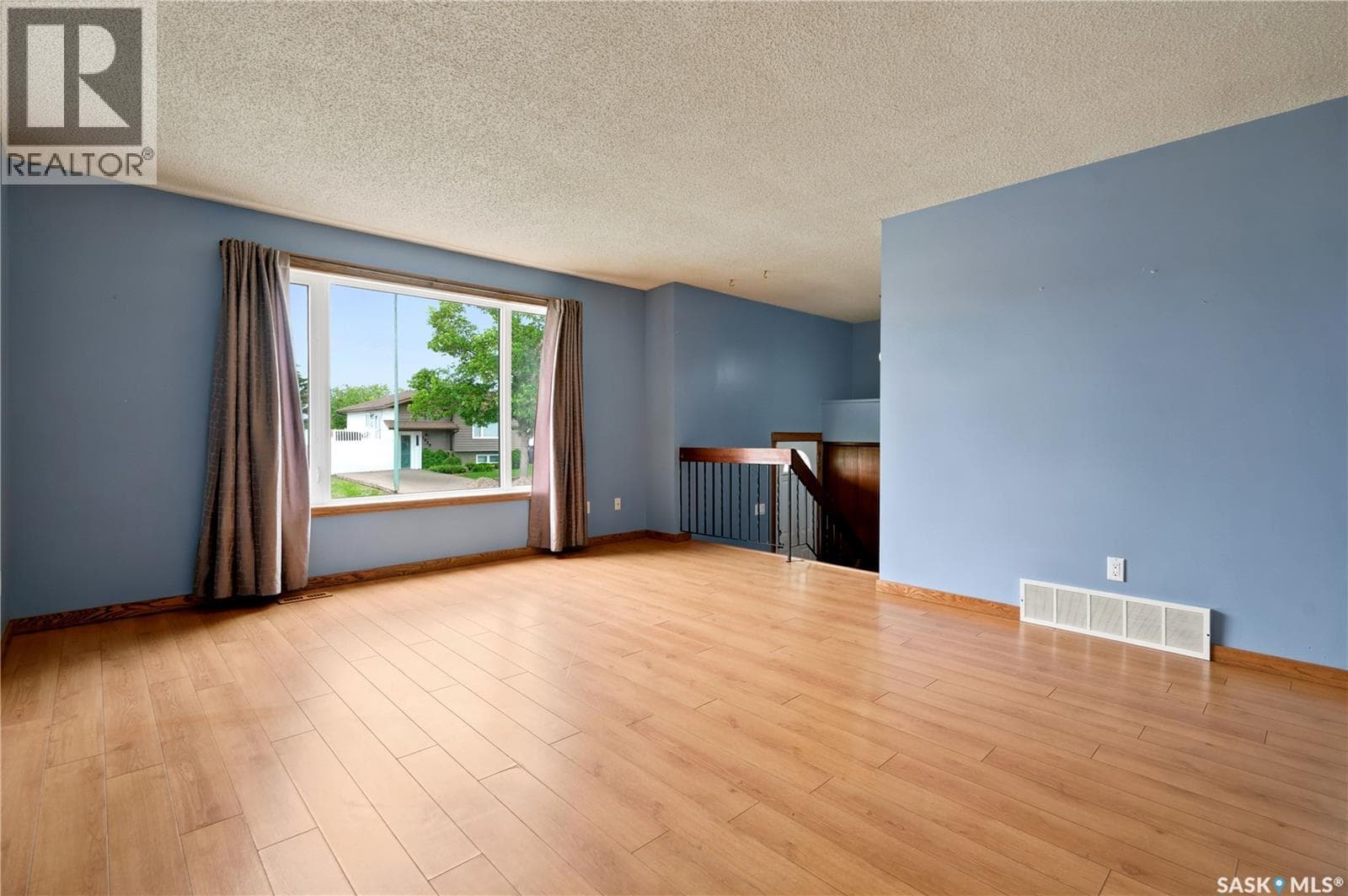 1027 Victory CRESCENT — photo 2