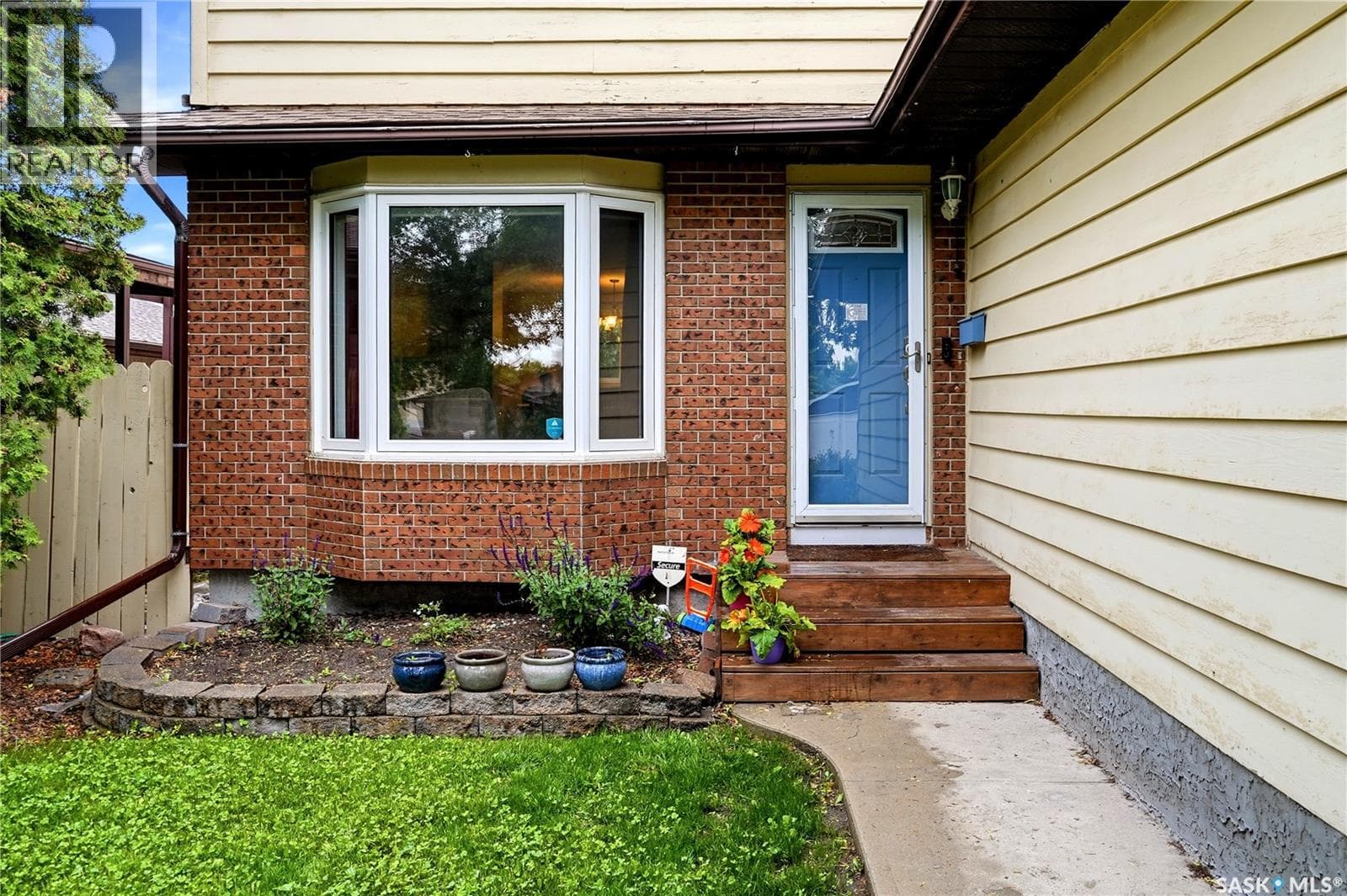 1107 FERGUSON CRESCENT — photo 3