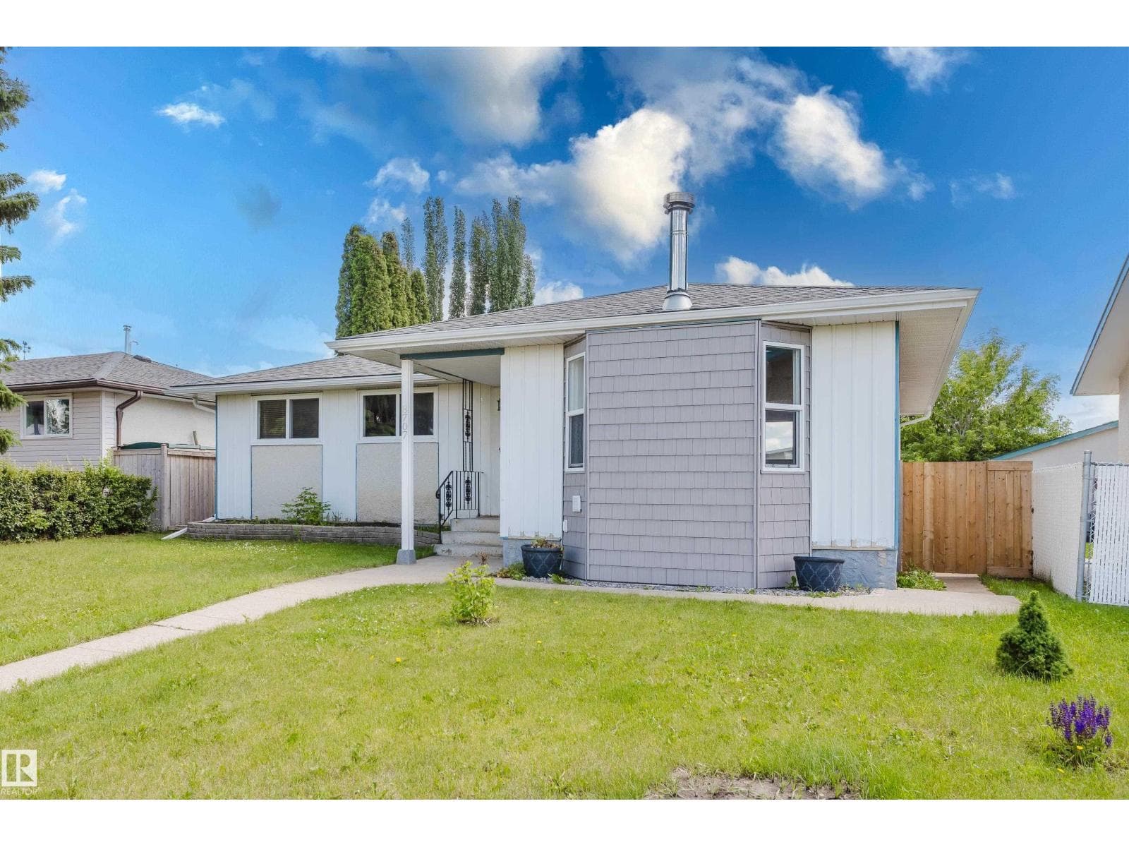 8707 151 AV NW — photo 4