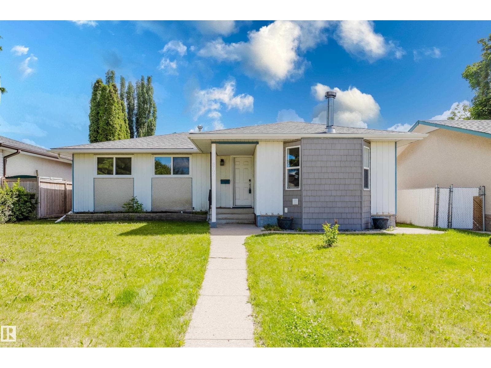 8707 151 AV NW — photo 2