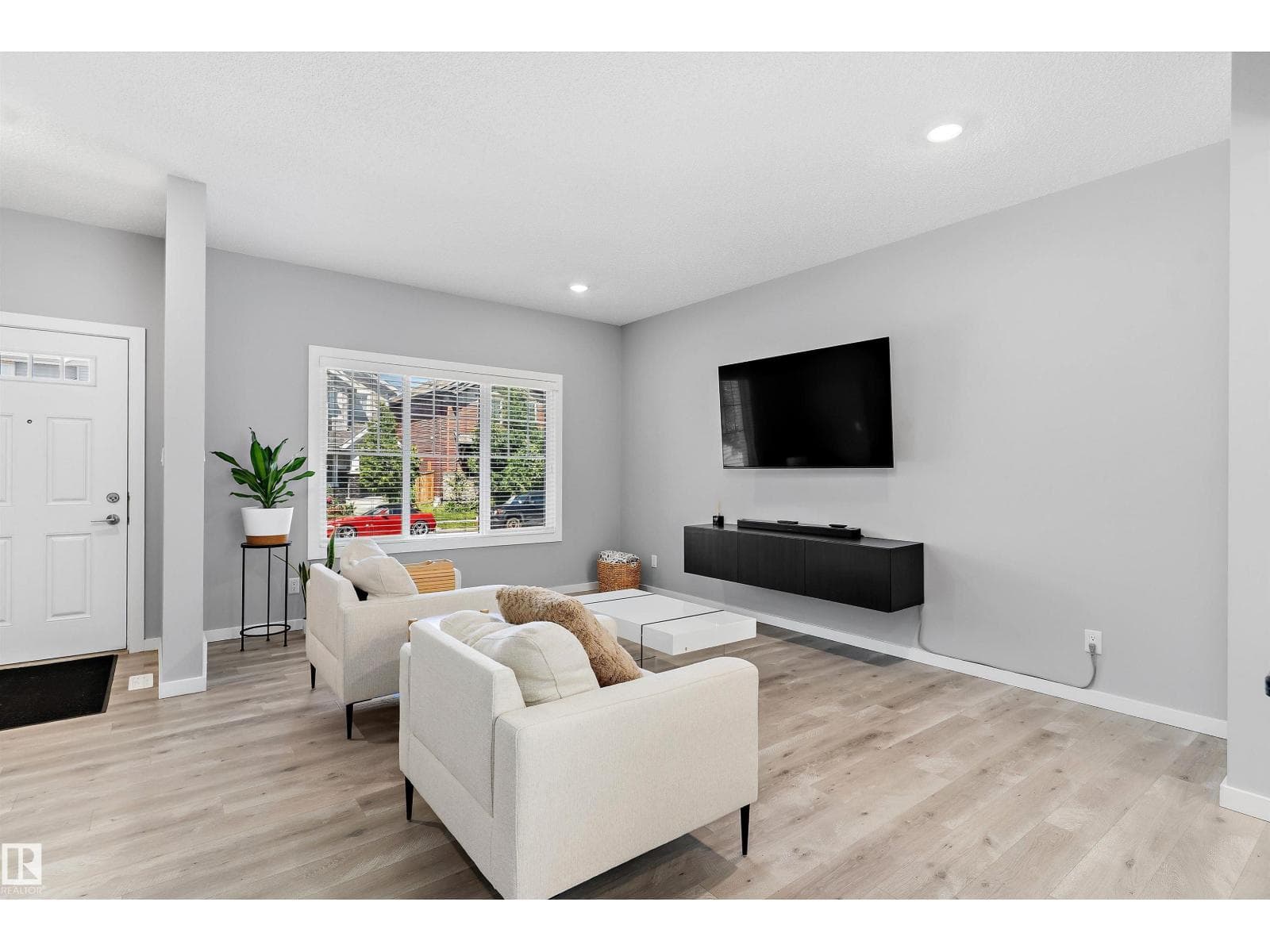 15927 13 AV SW — photo 2