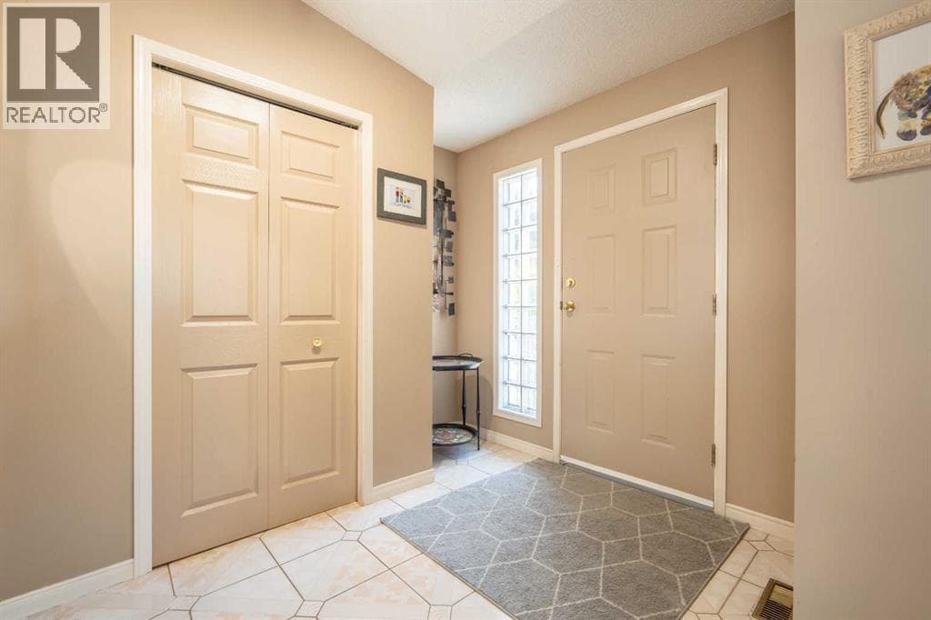 128 Sunvale Crescent SE — photo 4