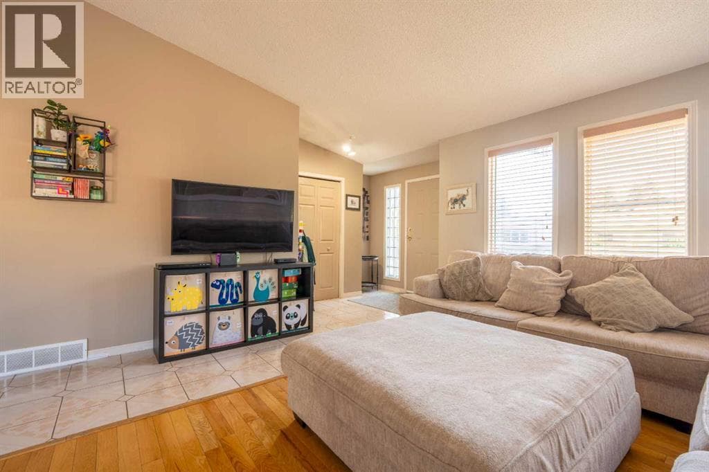 128 Sunvale Crescent SE — photo 5