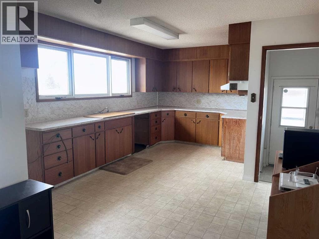 409 Centre Avenue NE — photo 3