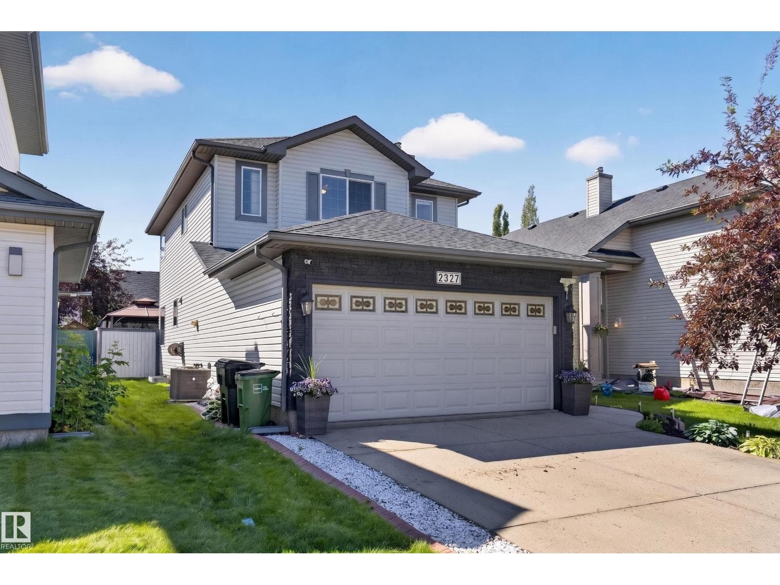 2327 37B AV NW — photo 2