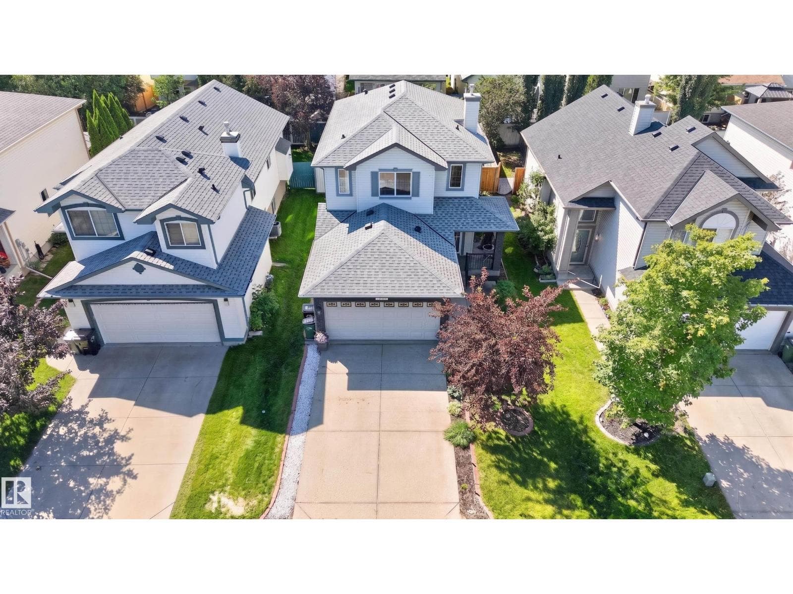 2327 37B AV NW — photo 3