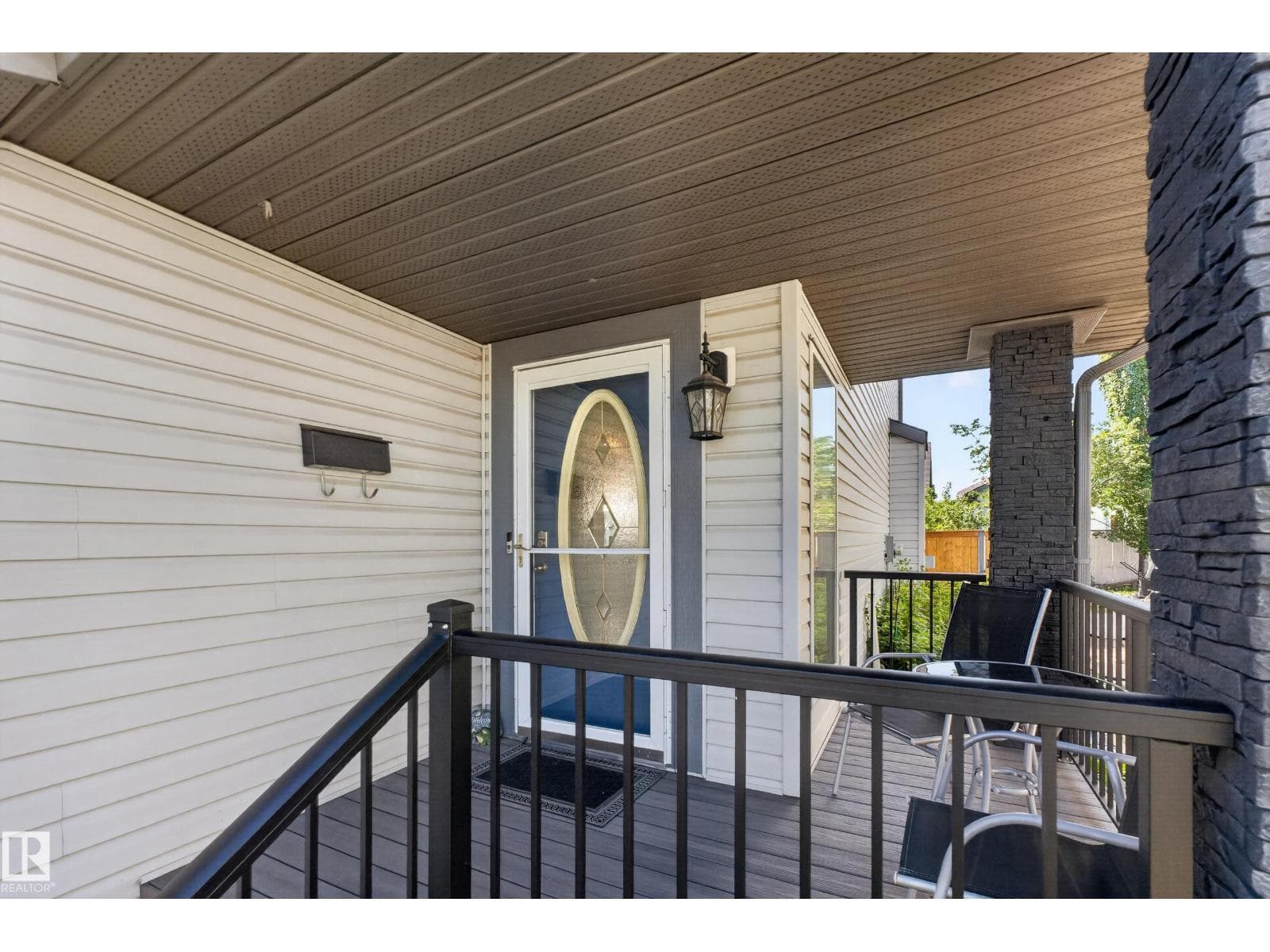 2327 37B AV NW — photo 4