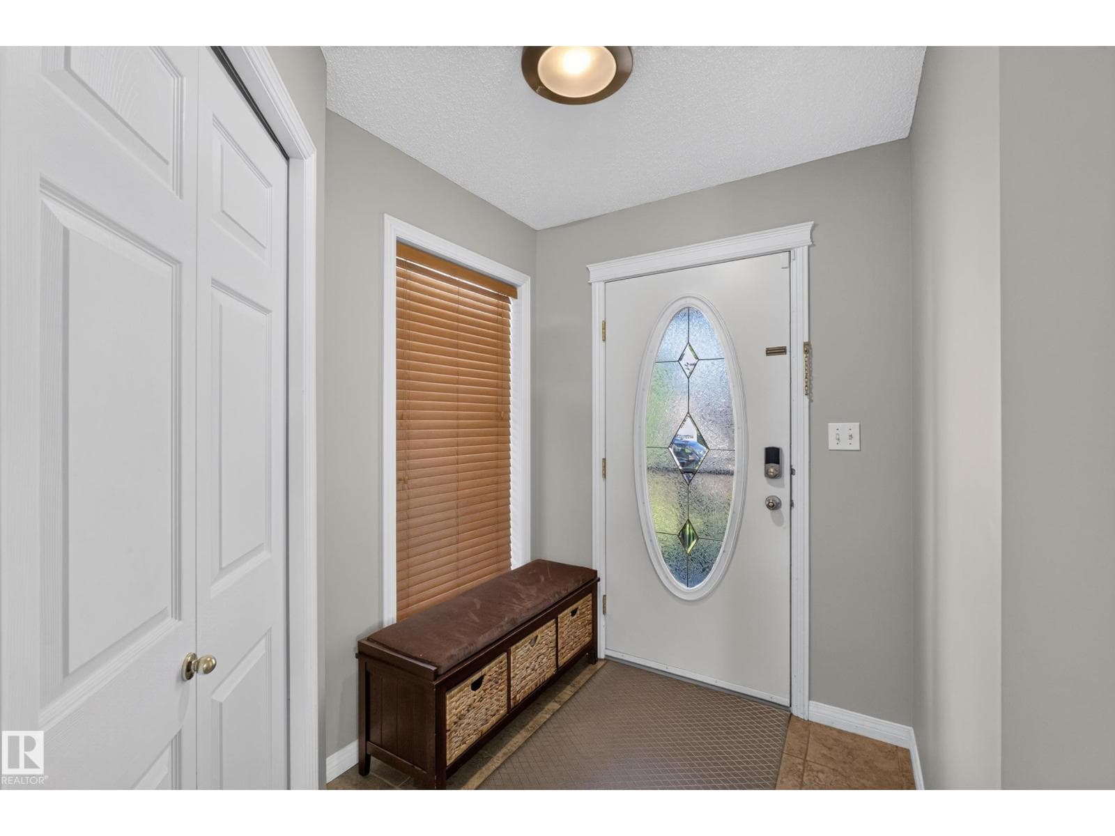 2327 37B AV NW — photo 5