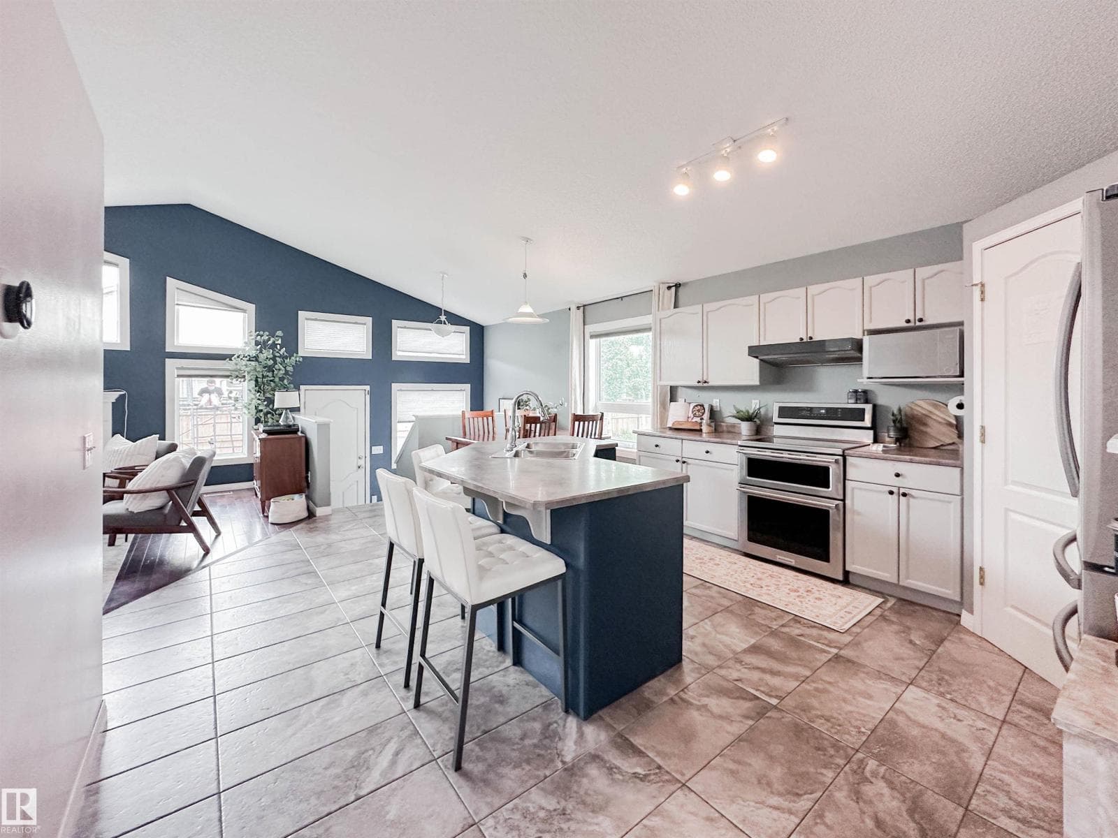 73 NEWMARKET WY — photo 5
