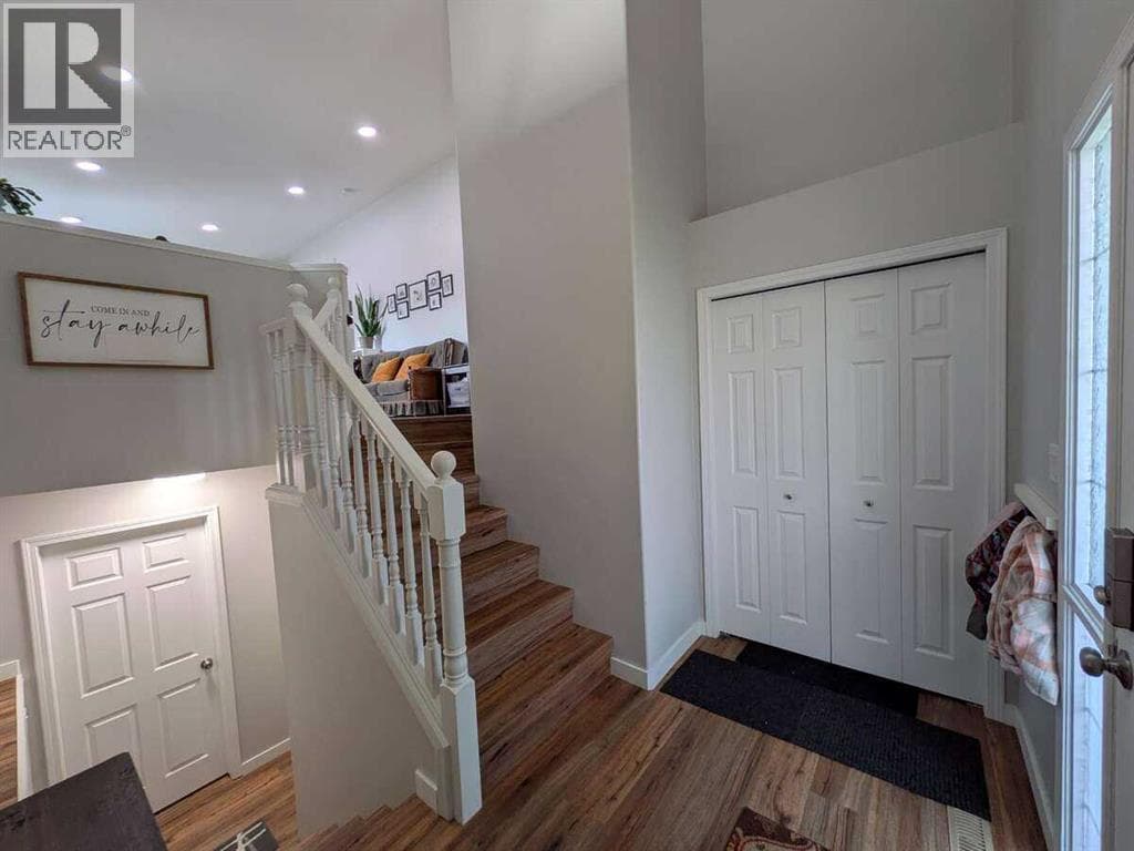 292 Lancaster Drive — photo 2