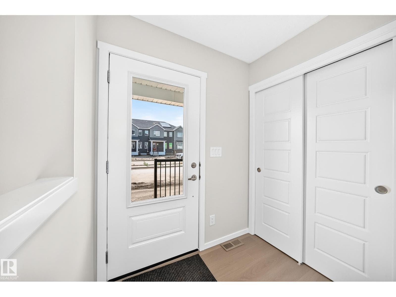 1081 Hearthstone BV — photo 4