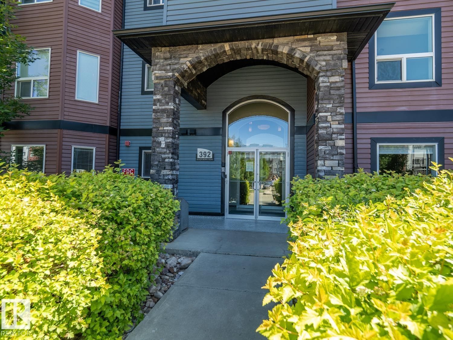 #216 392 Silverberry Road NW
