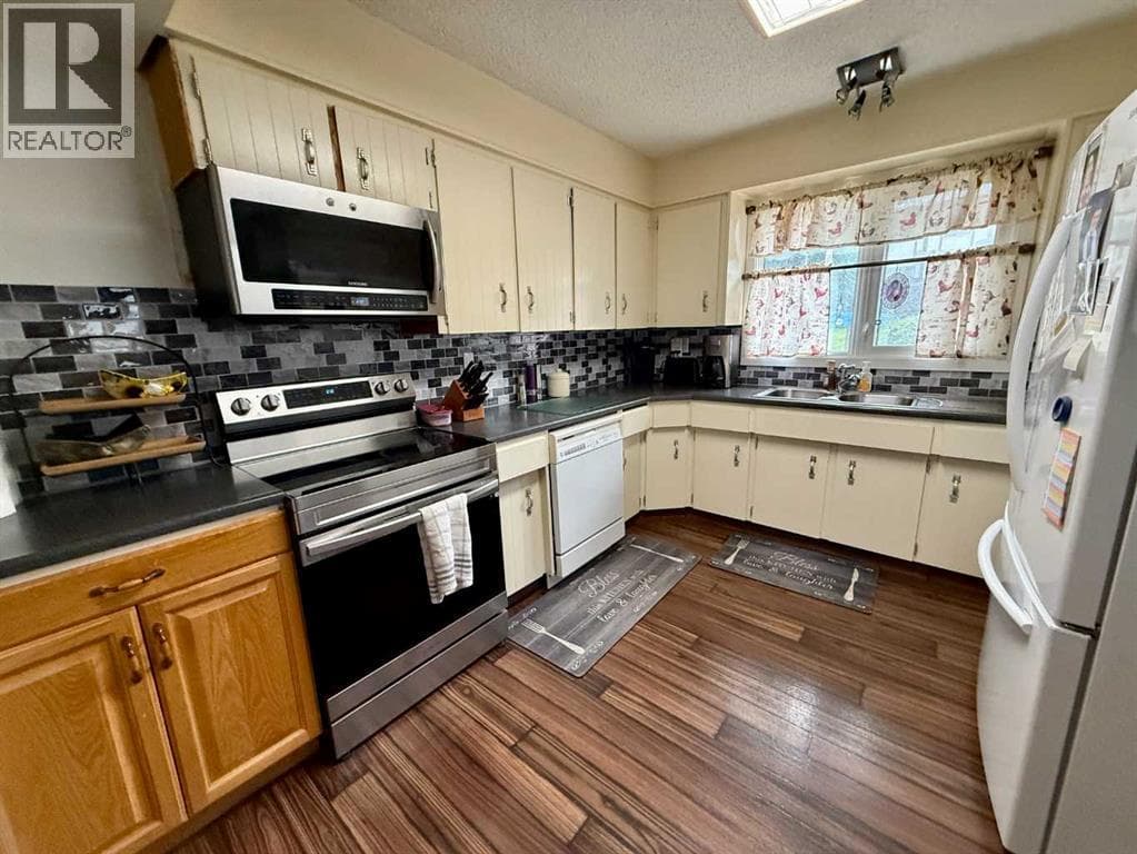 178 Hansen Drive — photo 2
