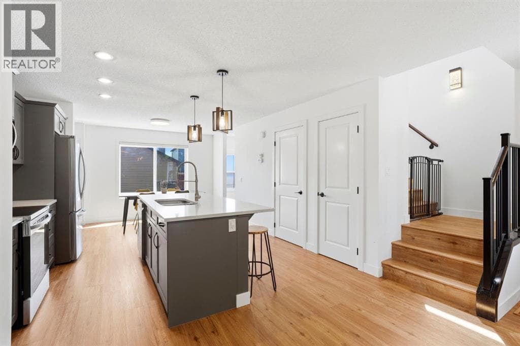 564 Evanston Drive NW — photo 4