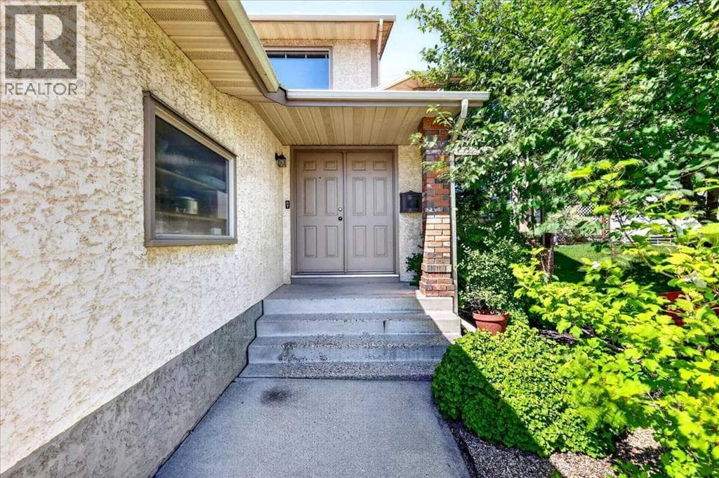 14 Hawkdale Gate NW — photo 2