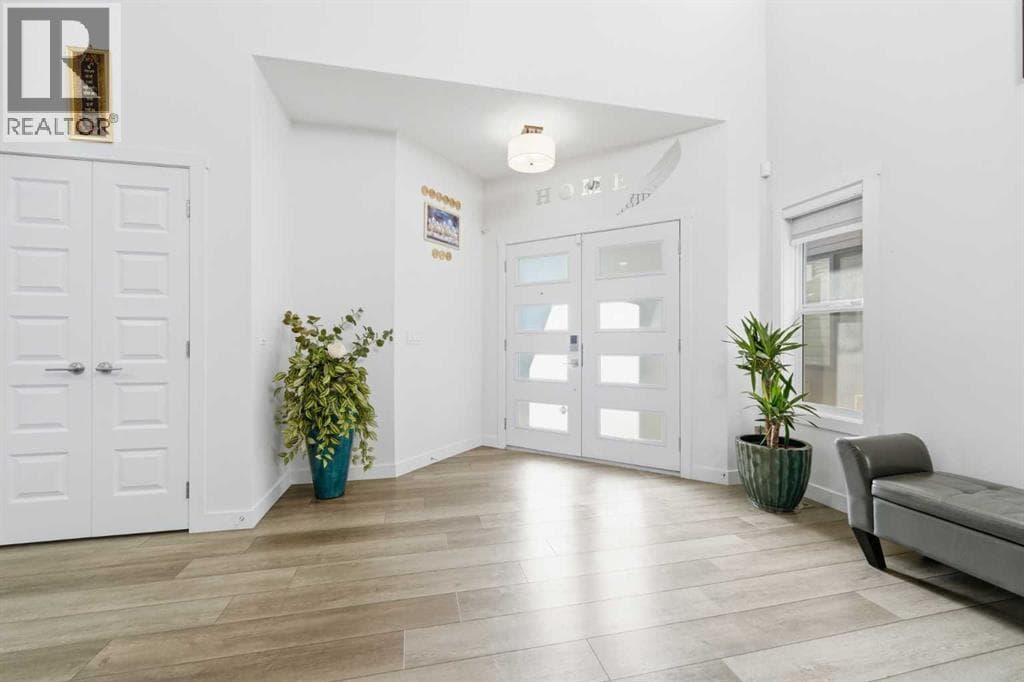 109 Homestead Crescent NE — photo 2