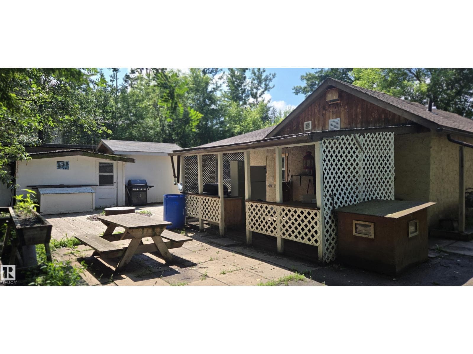 5211 47 AV — photo 3