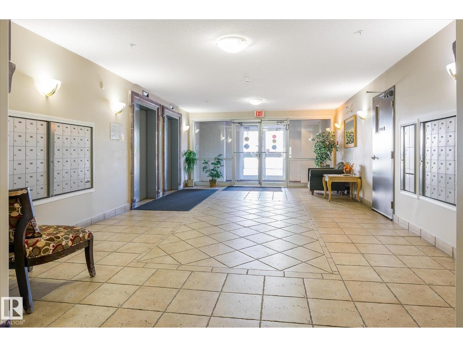 #310 237 YOUVILLE DR E NW — photo 3