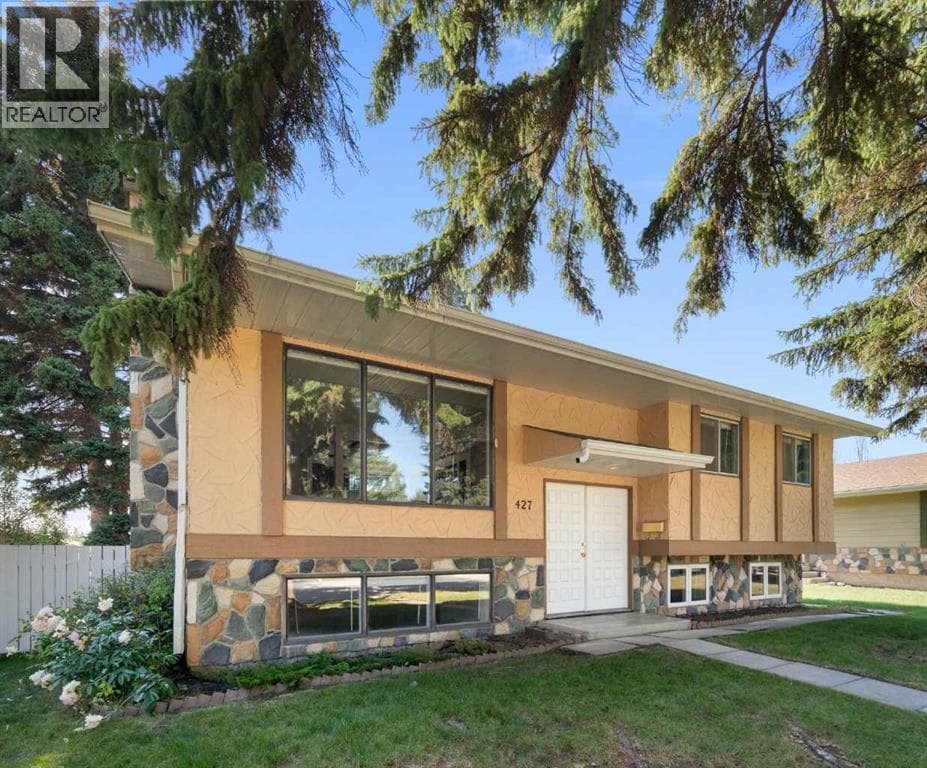427 Queensland Road SE — photo 2