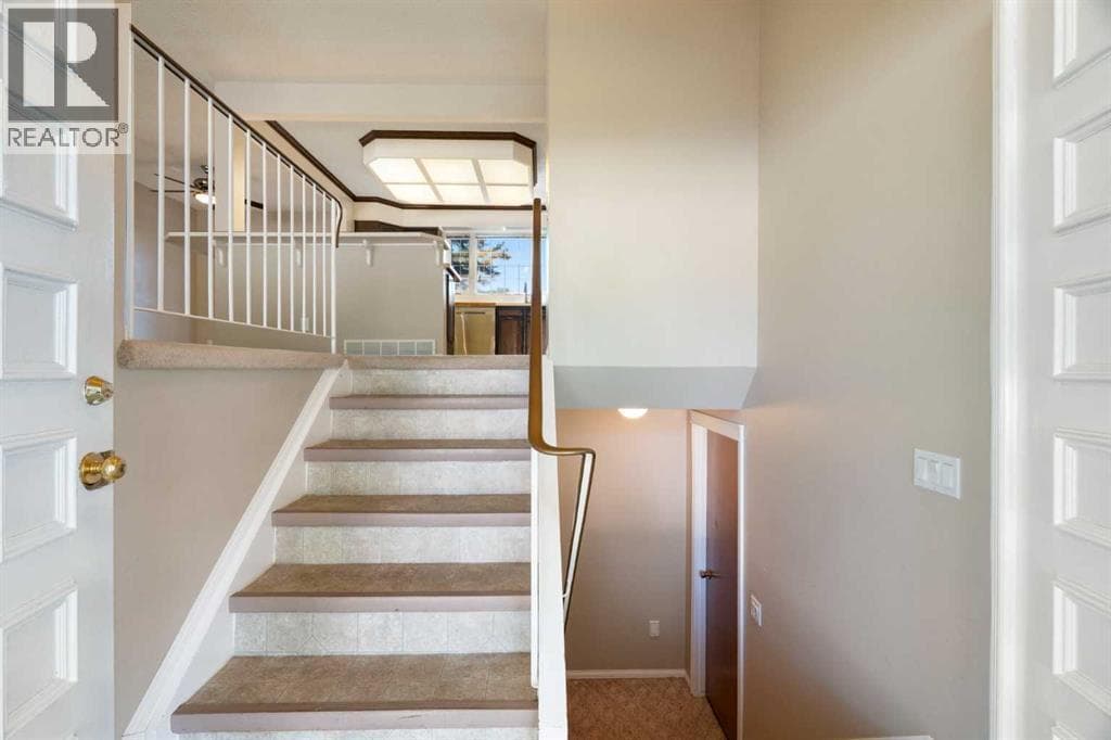 427 Queensland Road SE — photo 3