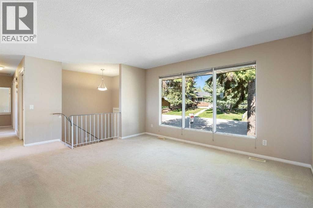 427 Queensland Road SE — photo 5