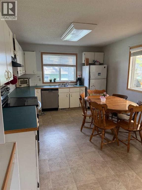 5311 50 Avenue — photo 3