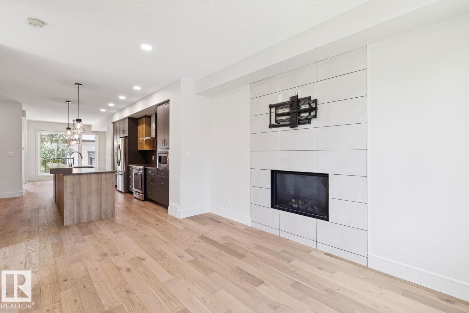 8928 148 ST NW — photo 3