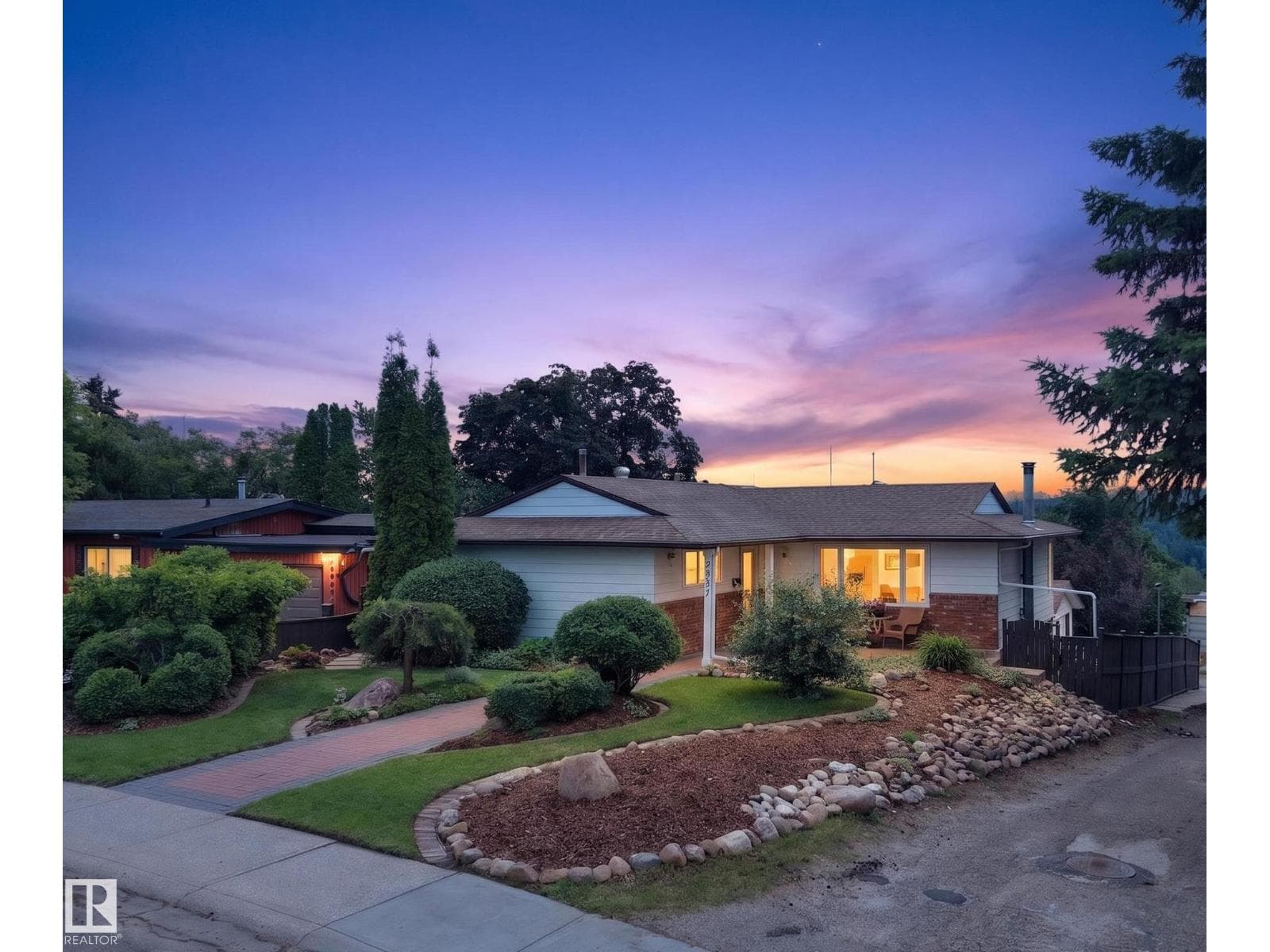 3411 103 AV NW