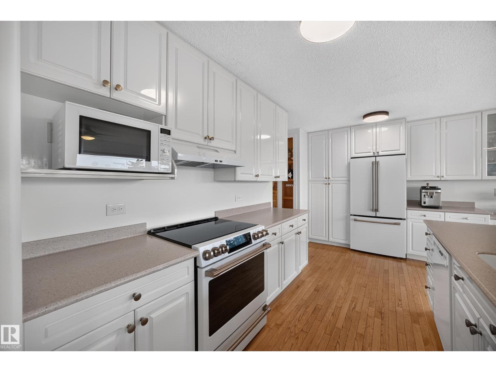 3411 103 AV NW — photo 3