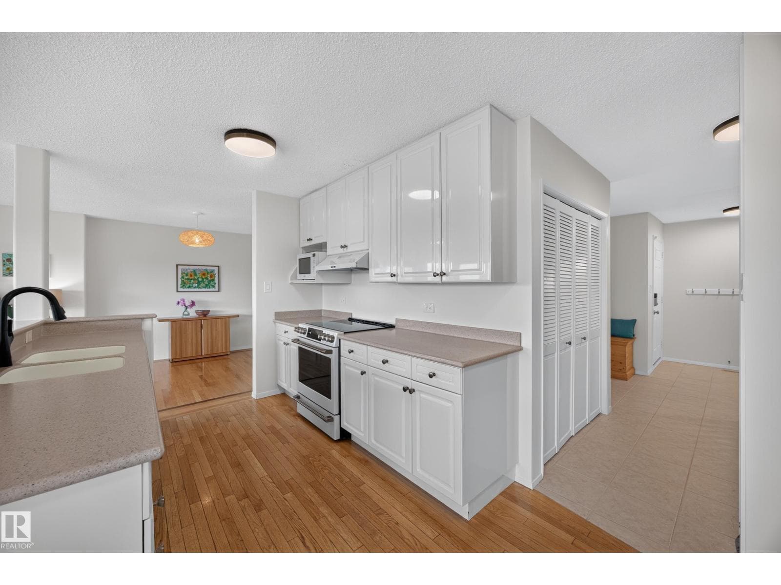 3411 103 AV NW — photo 4