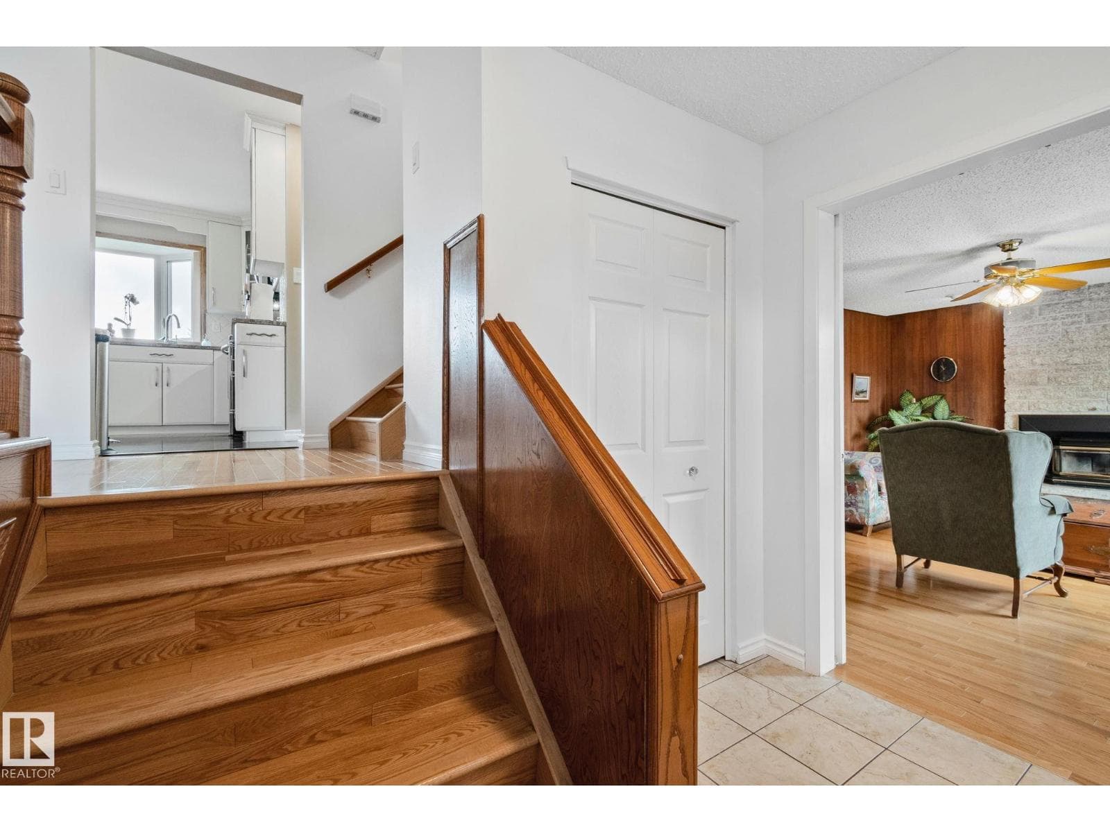 10715 33 AV NW — photo 3