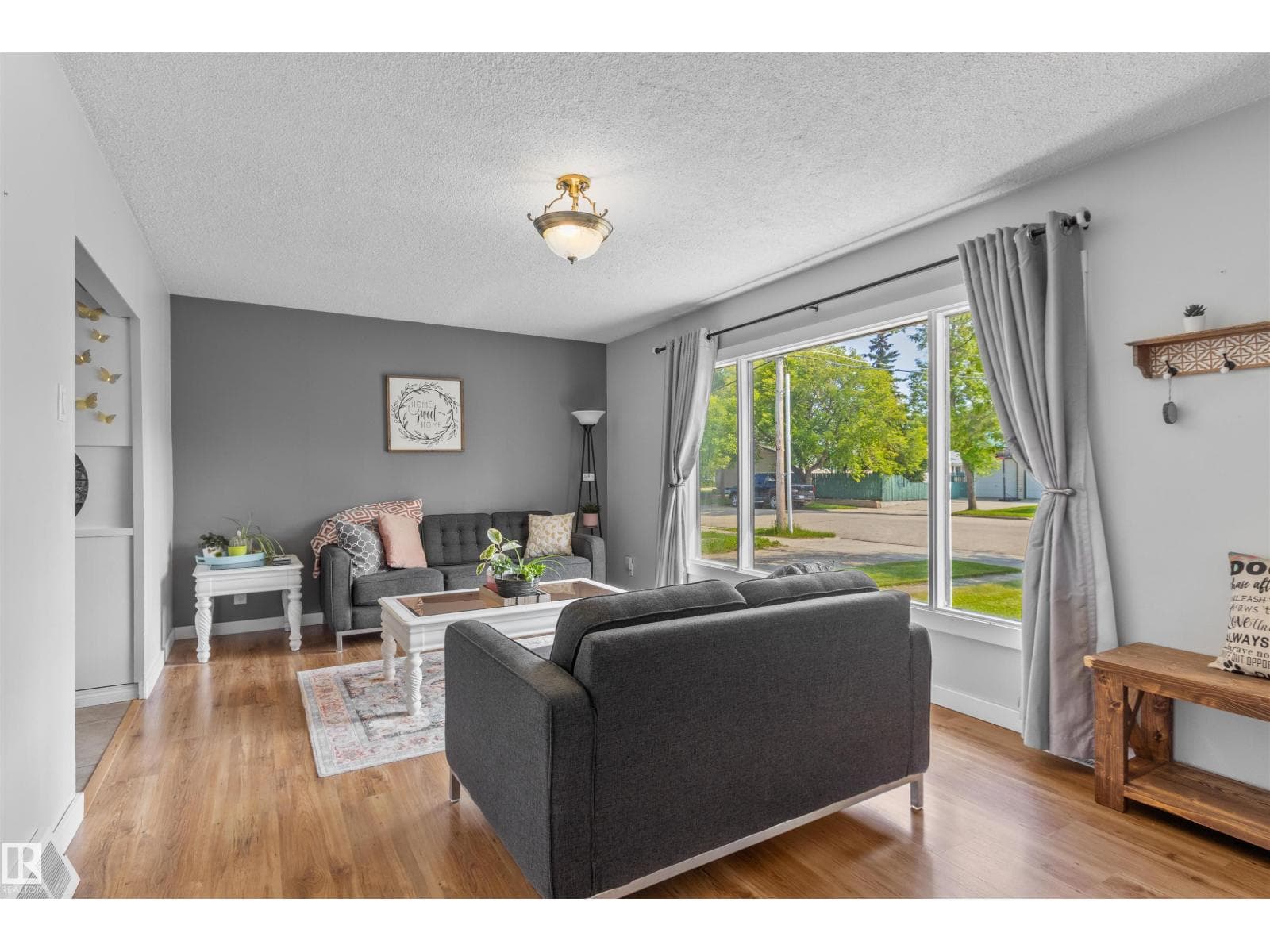 4712 49 AV — photo 4