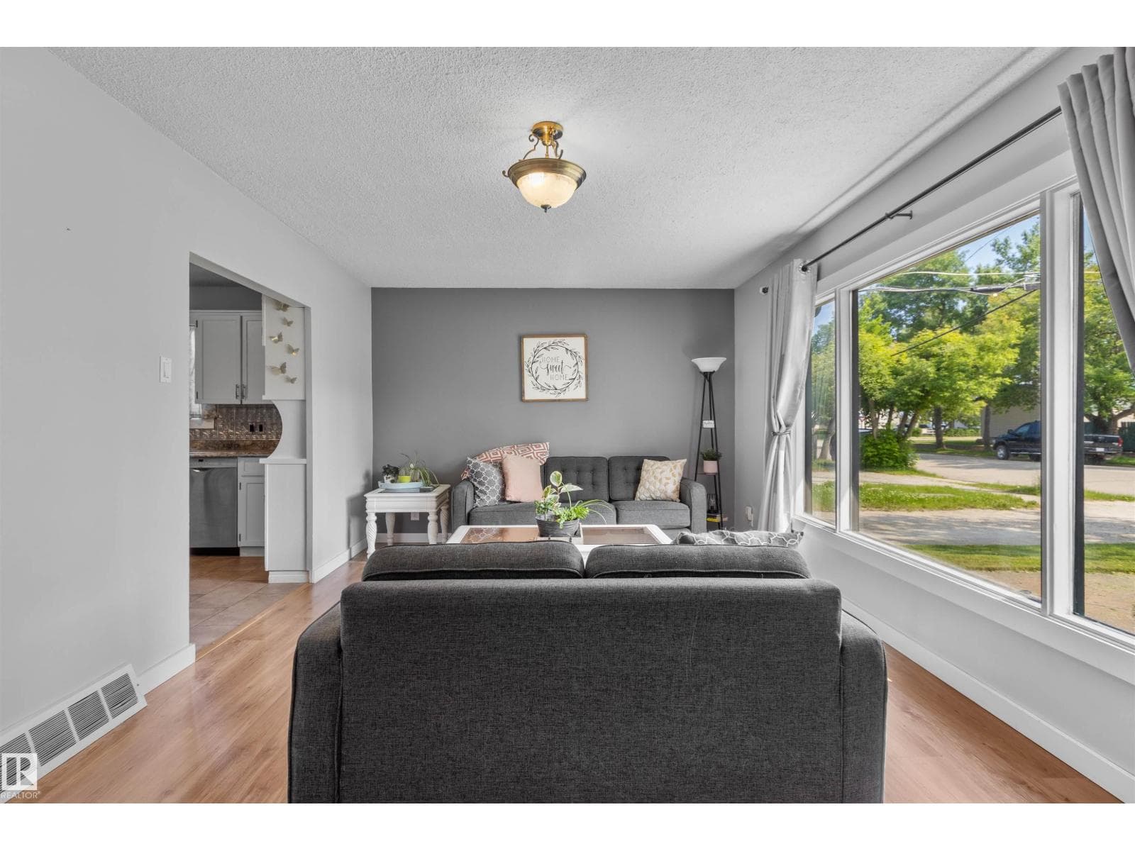 4712 49 AV — photo 5