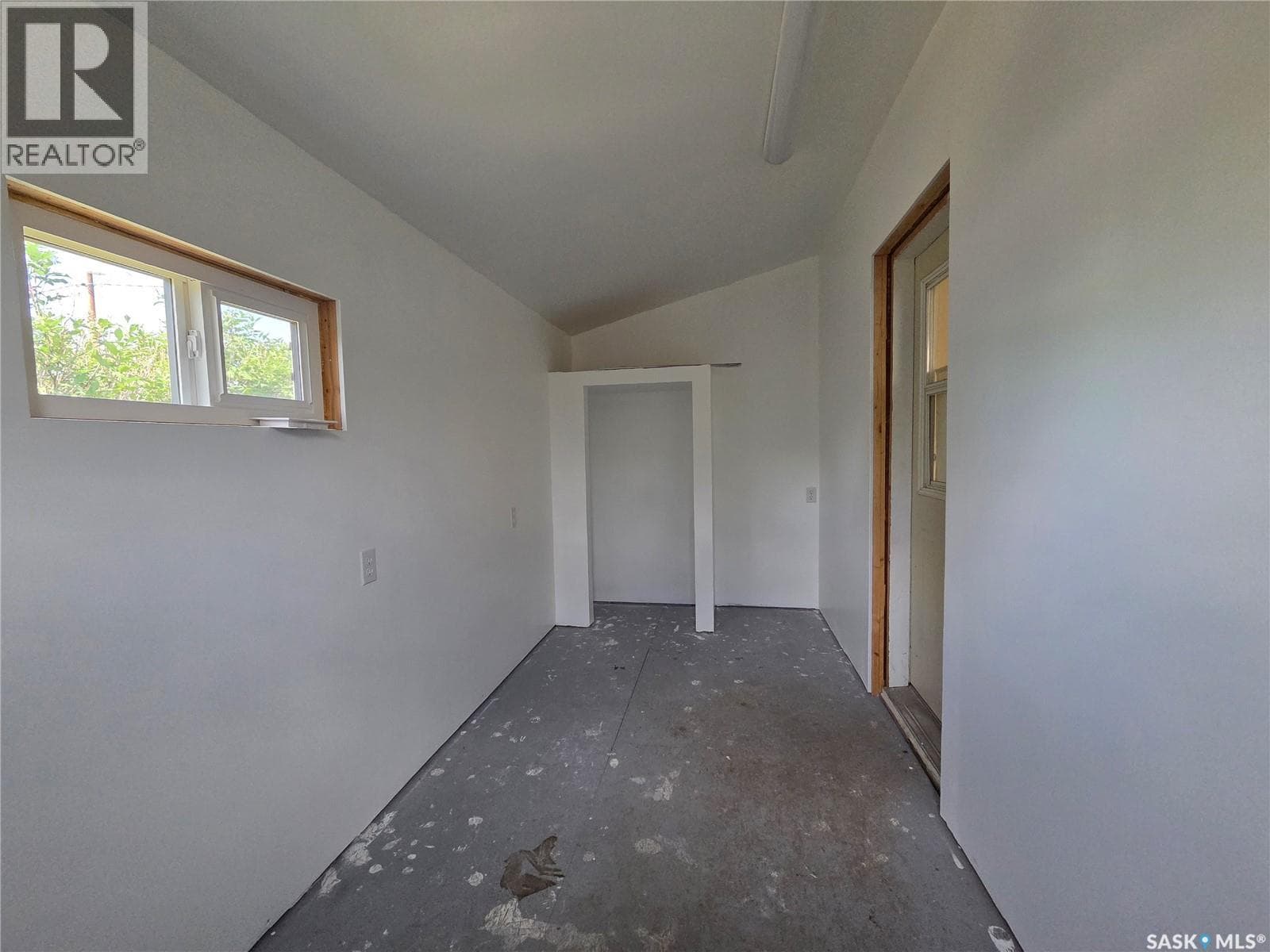 304 1st AVENUE — photo 3