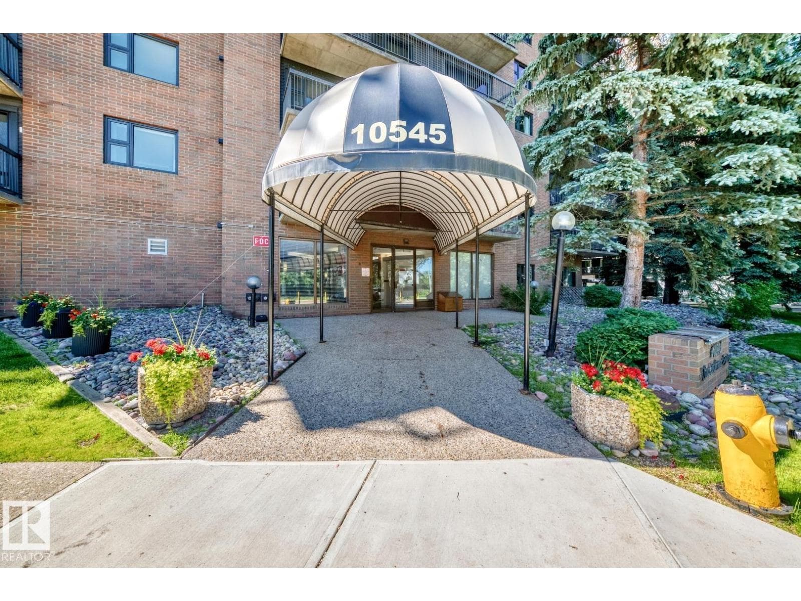 #806 10545 SASKATCHEWAN DR NW — photo 2