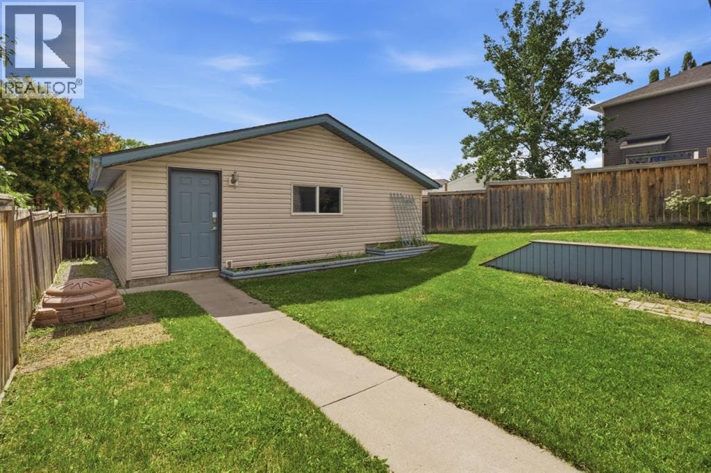 241 Somerside Close SW — photo 3