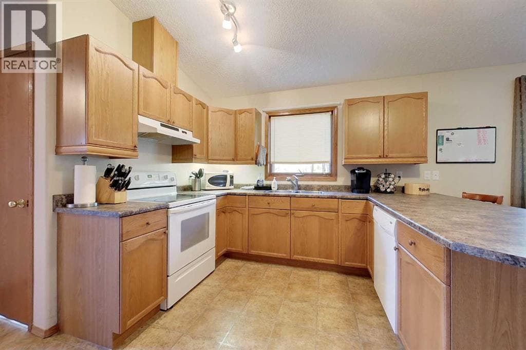 32 1 Avenue SW — photo 3