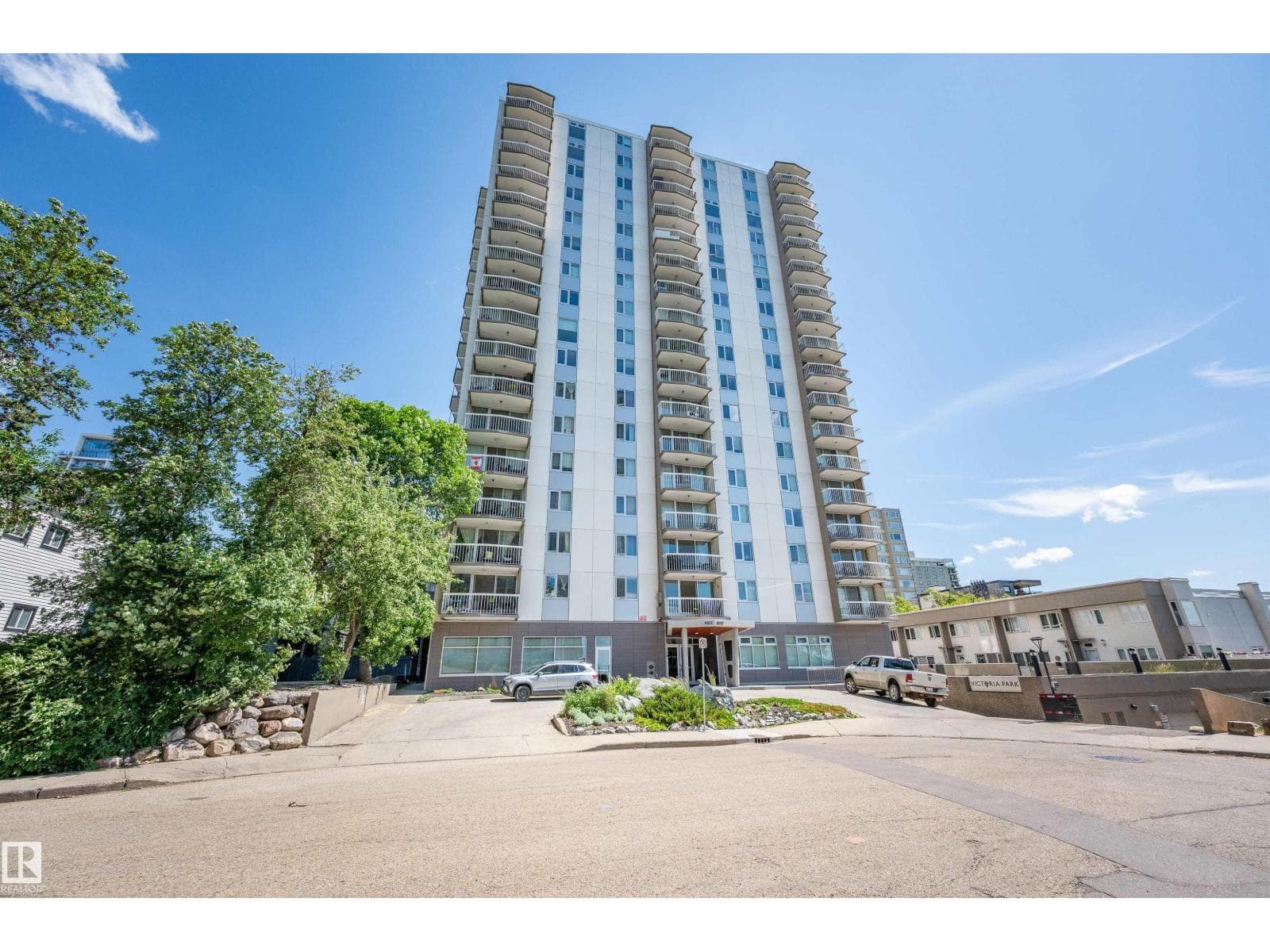 #1402 9835 113 ST NW