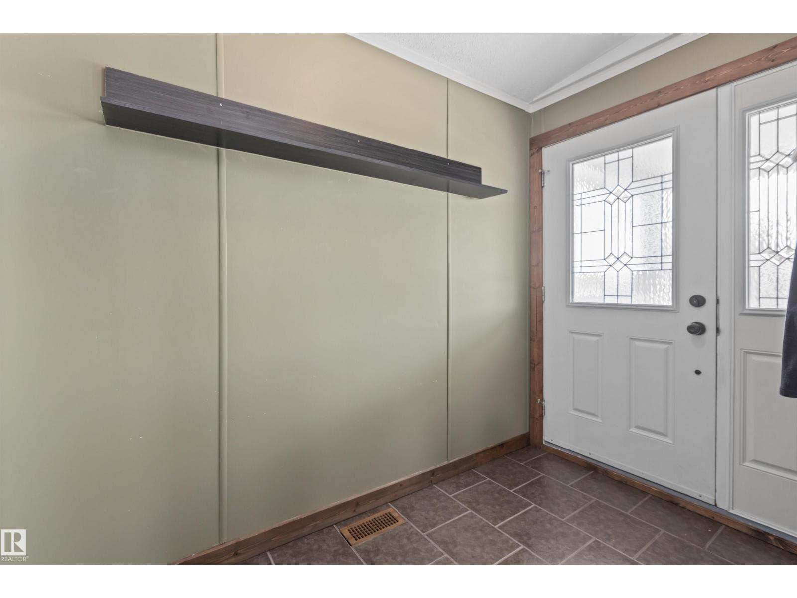1172 Aspen DR W — photo 3