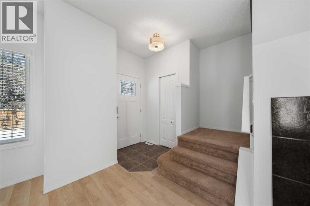 301 Strathaven Mews — photo 2