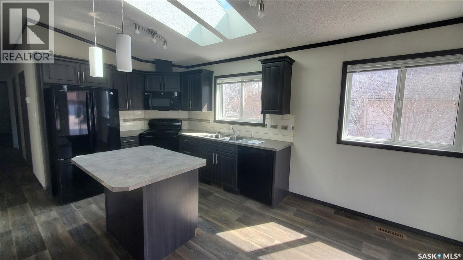 405 2nd AVENUE SE — photo 4