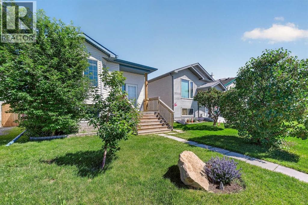 173 Martin Crossing Crescent NE — photo 2