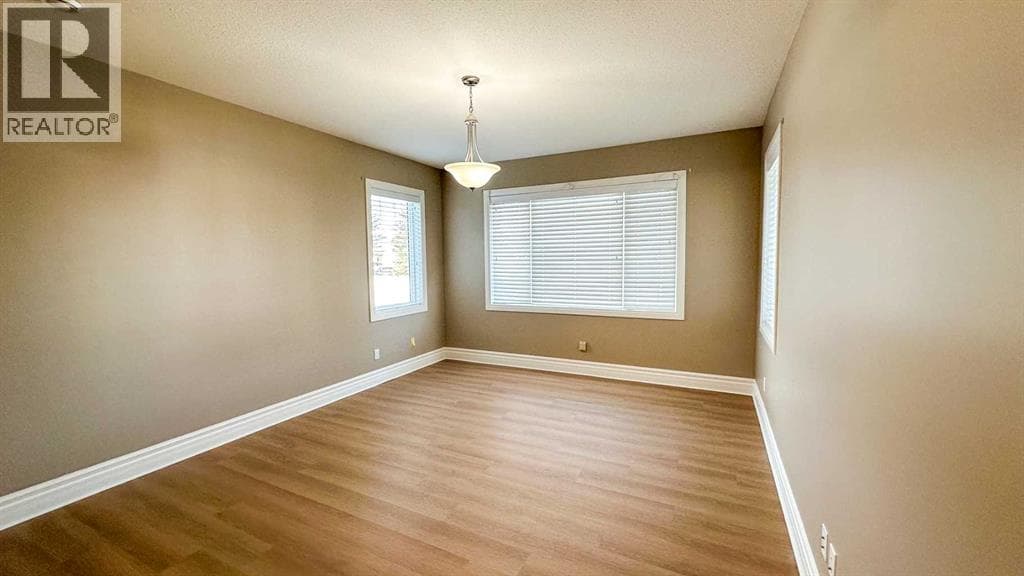 603 5 Street SW — photo 5